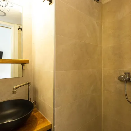 Hotel Ink Phos 2*